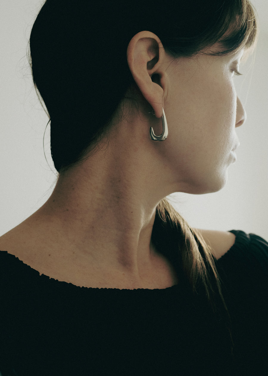 Caldero sculptural J-hoop earrings