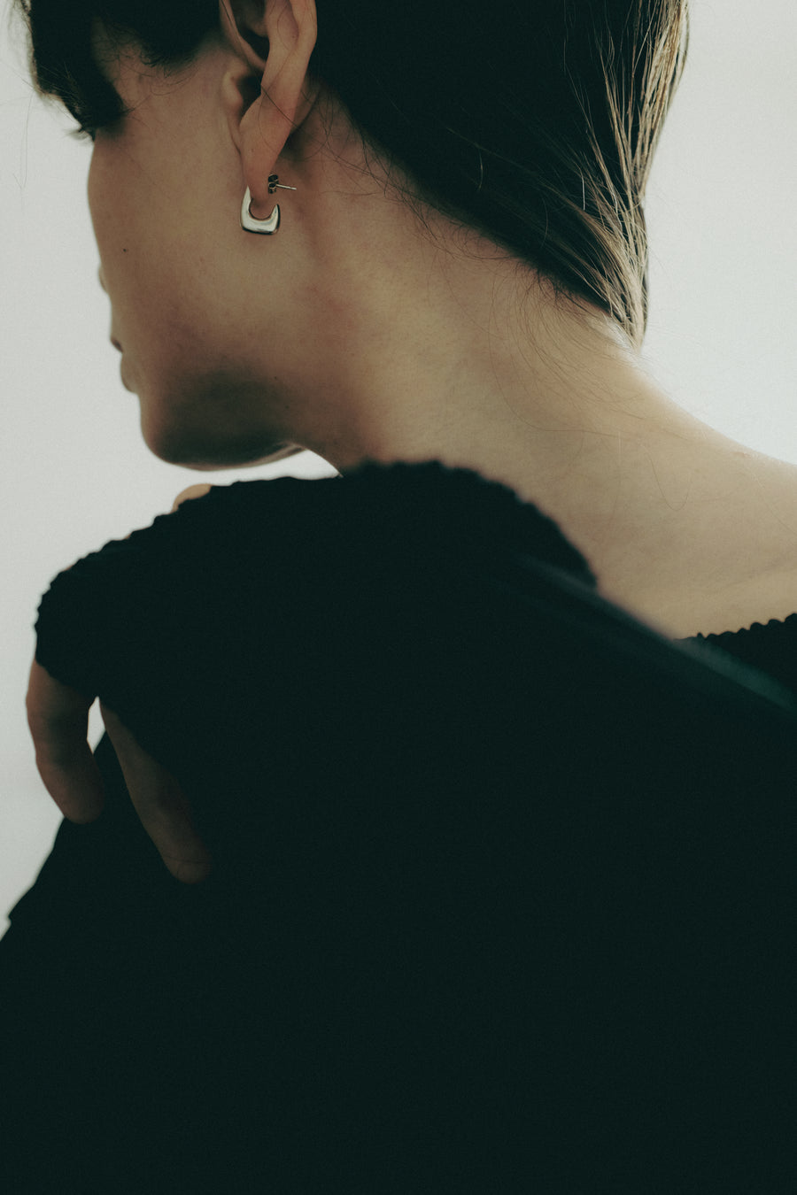 Small Caldero sculptural J-hoop earrings