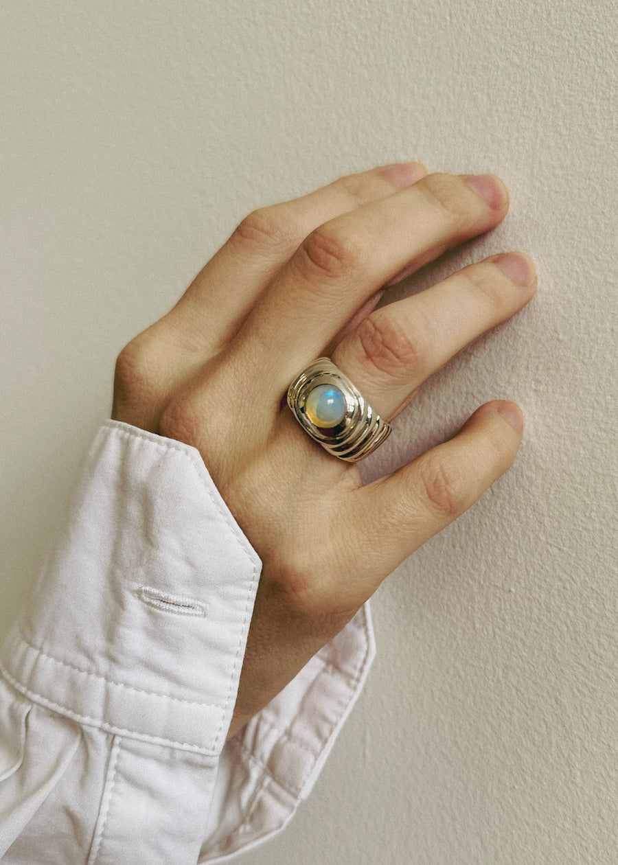 Onde Ring in Ethiopian Opal