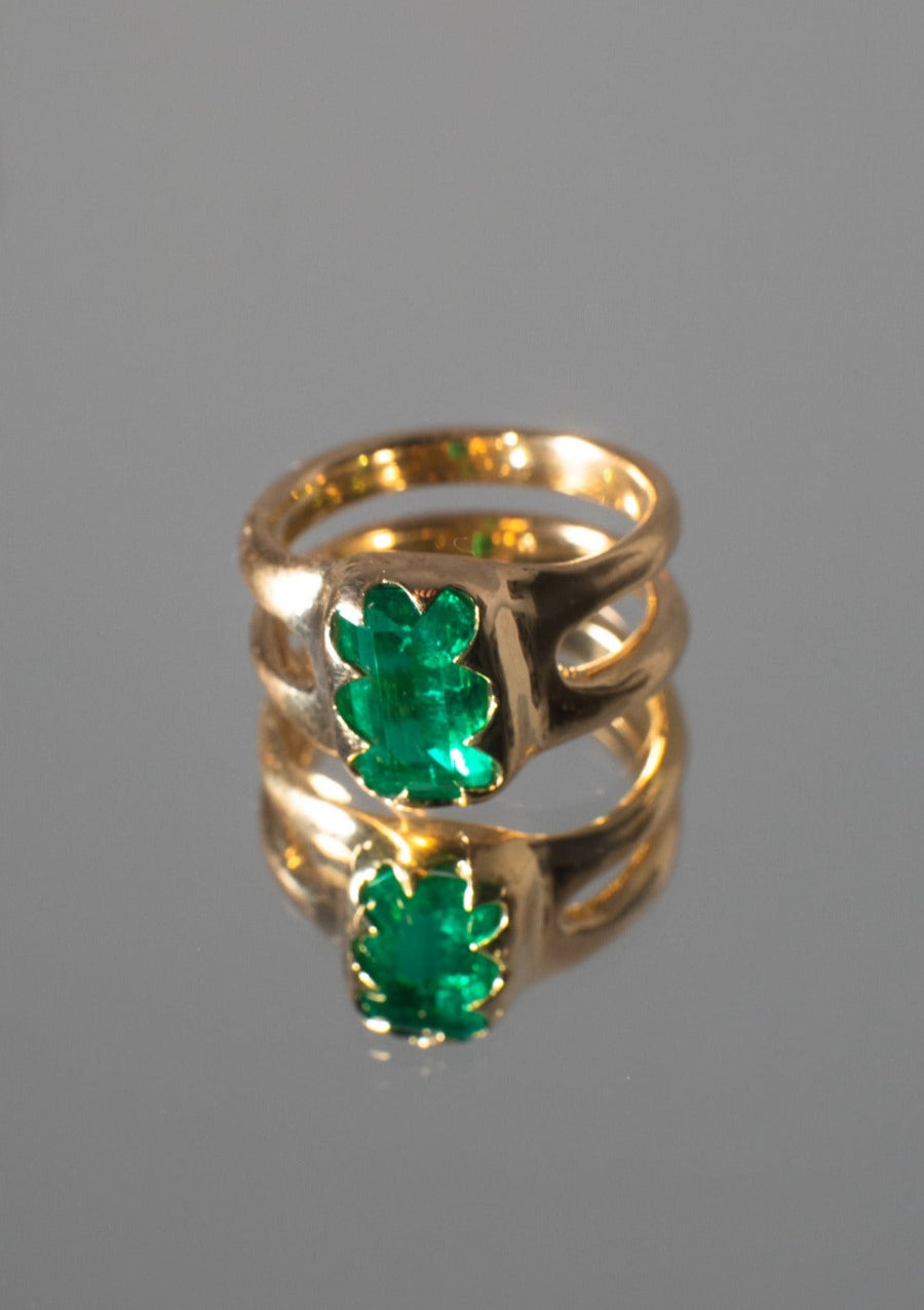 18K Narrative Ring with Muzo Emerald